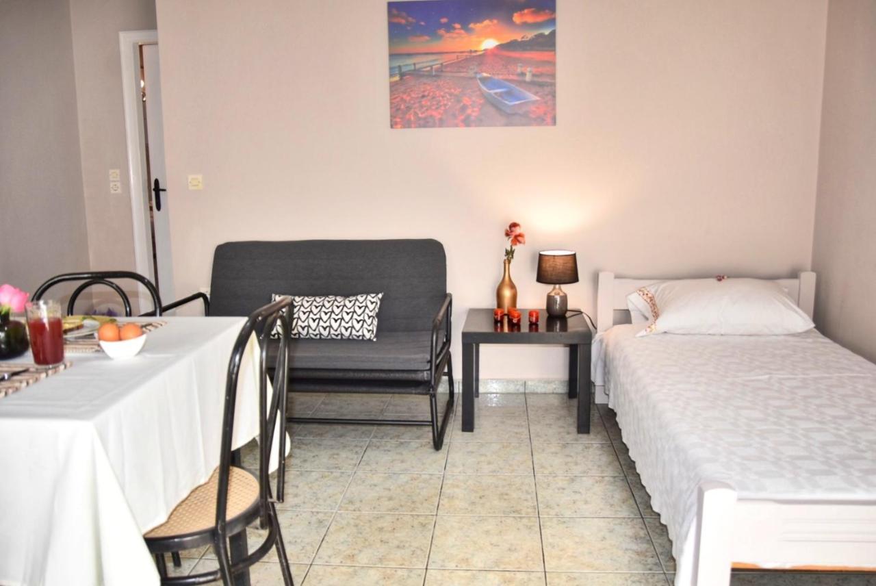 Anemomylos Apartments Lixouri Exterior foto